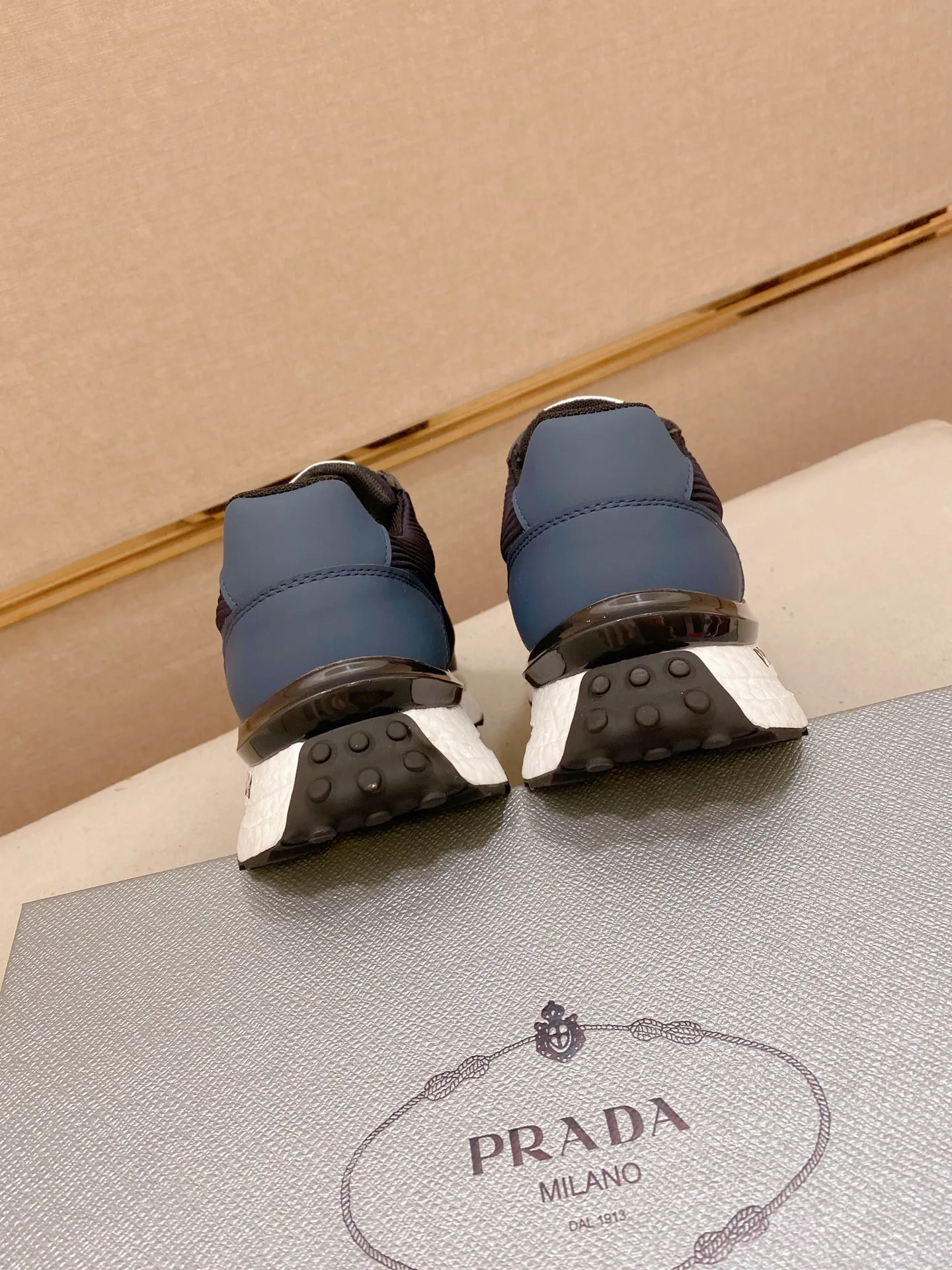 Men's shoes 💰: 462💰 [Prada～Prada] Trendy new styles are on the market. Same style as the official website. Counter quality. Original version. [Strong] [Strong] Imported selected first-layer cowhide. Comfortable and breathable sheepskin lining, fine workmanship, upper layer made of 100% pure cowhide, original last shape, comfortable on the feet, shoe sizes 38 to 44